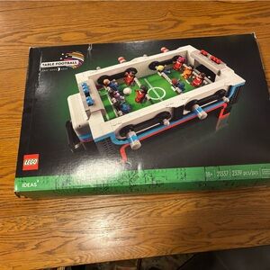 LEGO Colorful Table Soccer Set (21337).